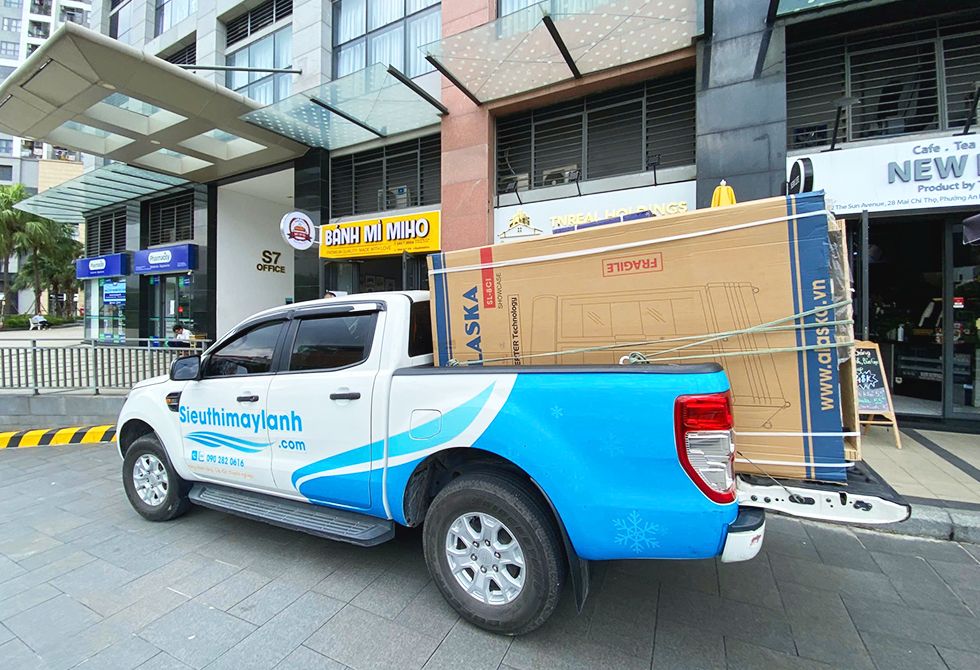 Giao máy lạnh tủ đứng midea công suất cho nhà xưởng Long An