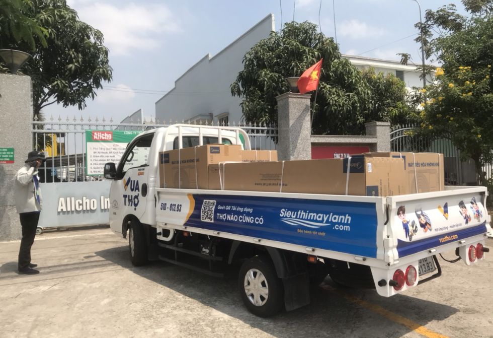 Giao máy lạnh tủ đứng midea kcn Đức Hòa Hạ - Long An